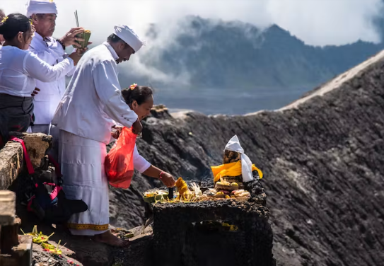 SUKU TENGGER BROMO, ASAL MULA DAN KULTUR BUDAYA