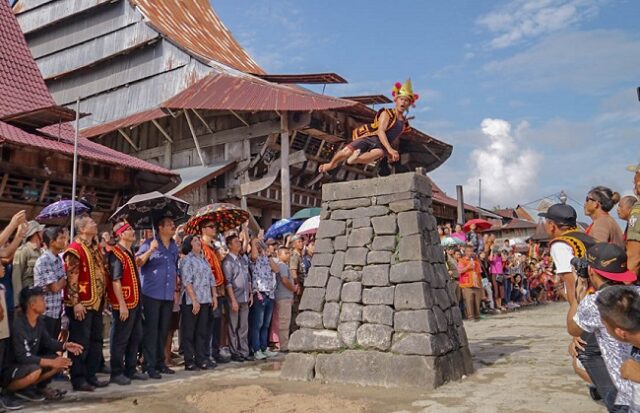 Asal Usul Fahombo Dari Suku Nias