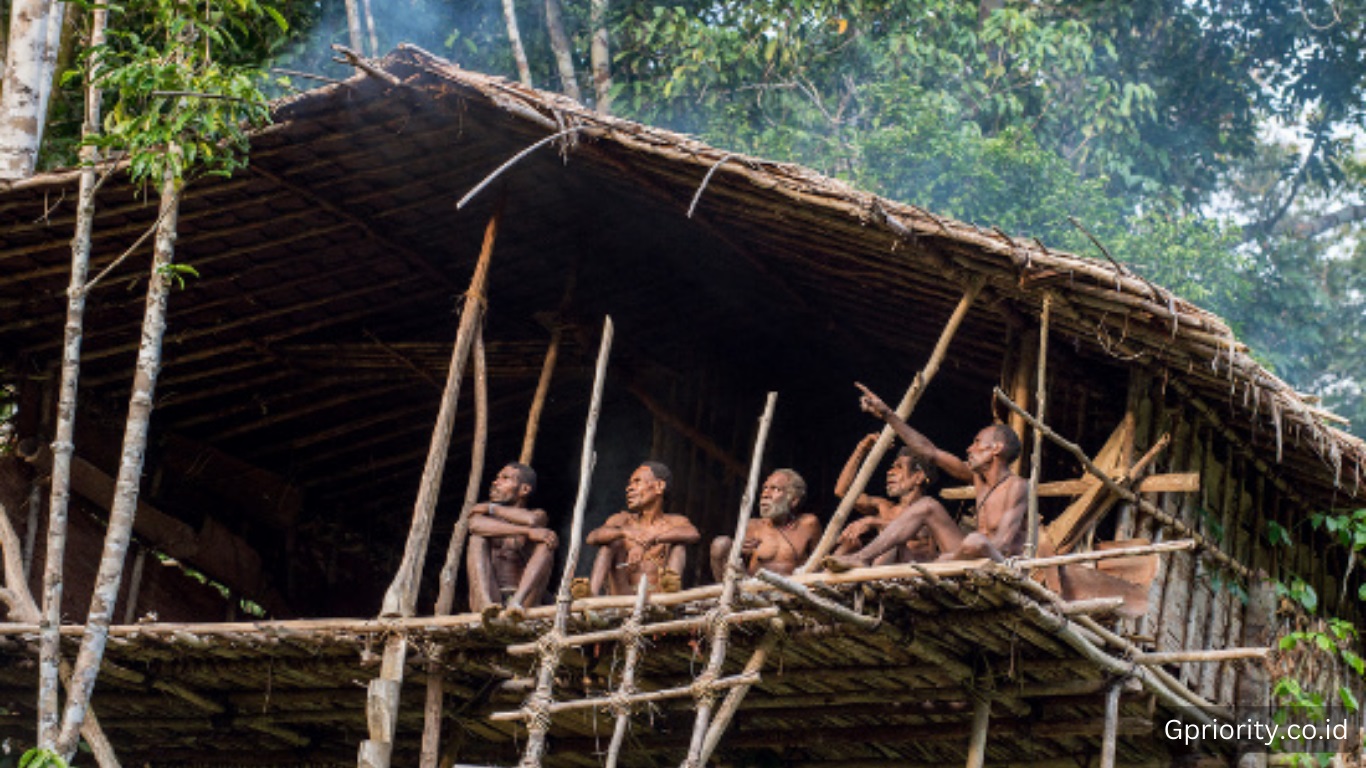 Suku Korowai Pedalaman Papua Tenggara