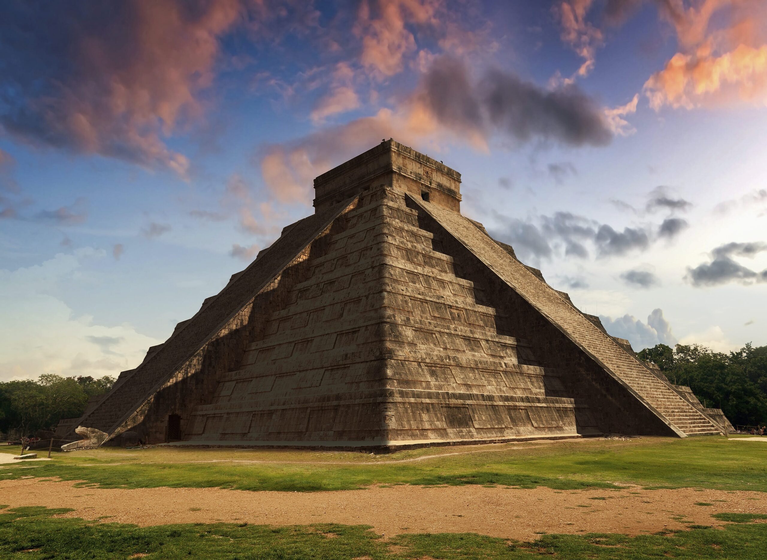 Keunikan El Castillo, Kuil Suci Dewa Ular Kukulcán