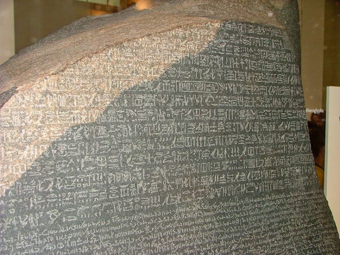 Batu Rosetta Dengan Tulisan Sejarah Mesir Kuno