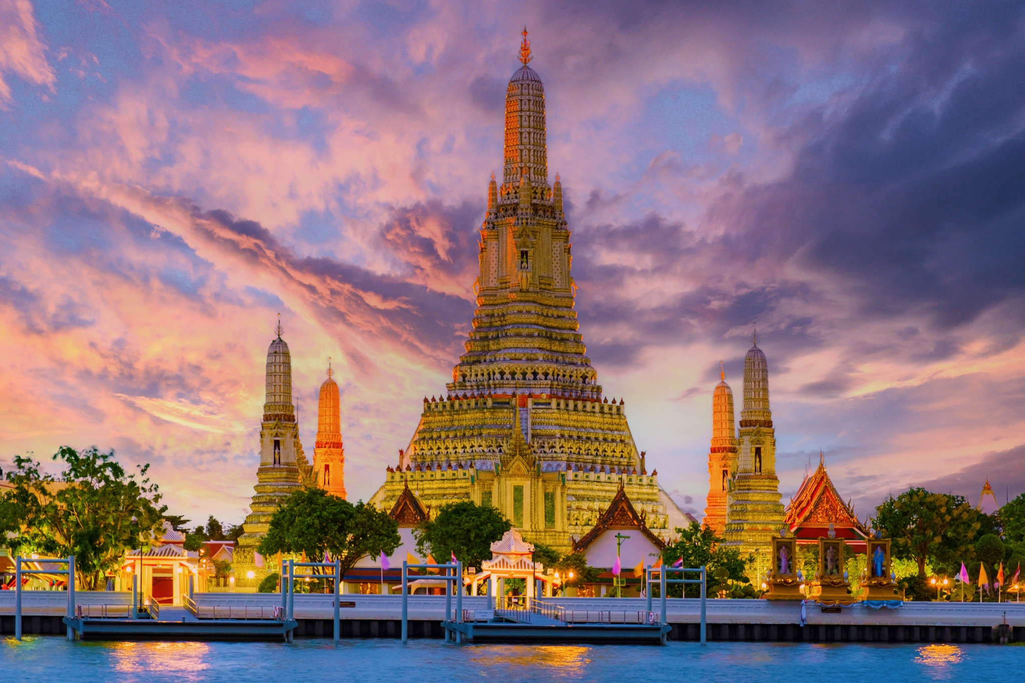 Wat Arun Kuil Buddha Tertua Di Thailand