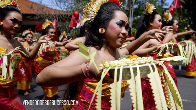 Asal Usul Tari Pendet: Jejak Tradisional dari Pulau Dewata Bali