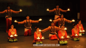 Asal Usul Tari Lilin: Tradisi dalam Gerakan dan Simbolisme